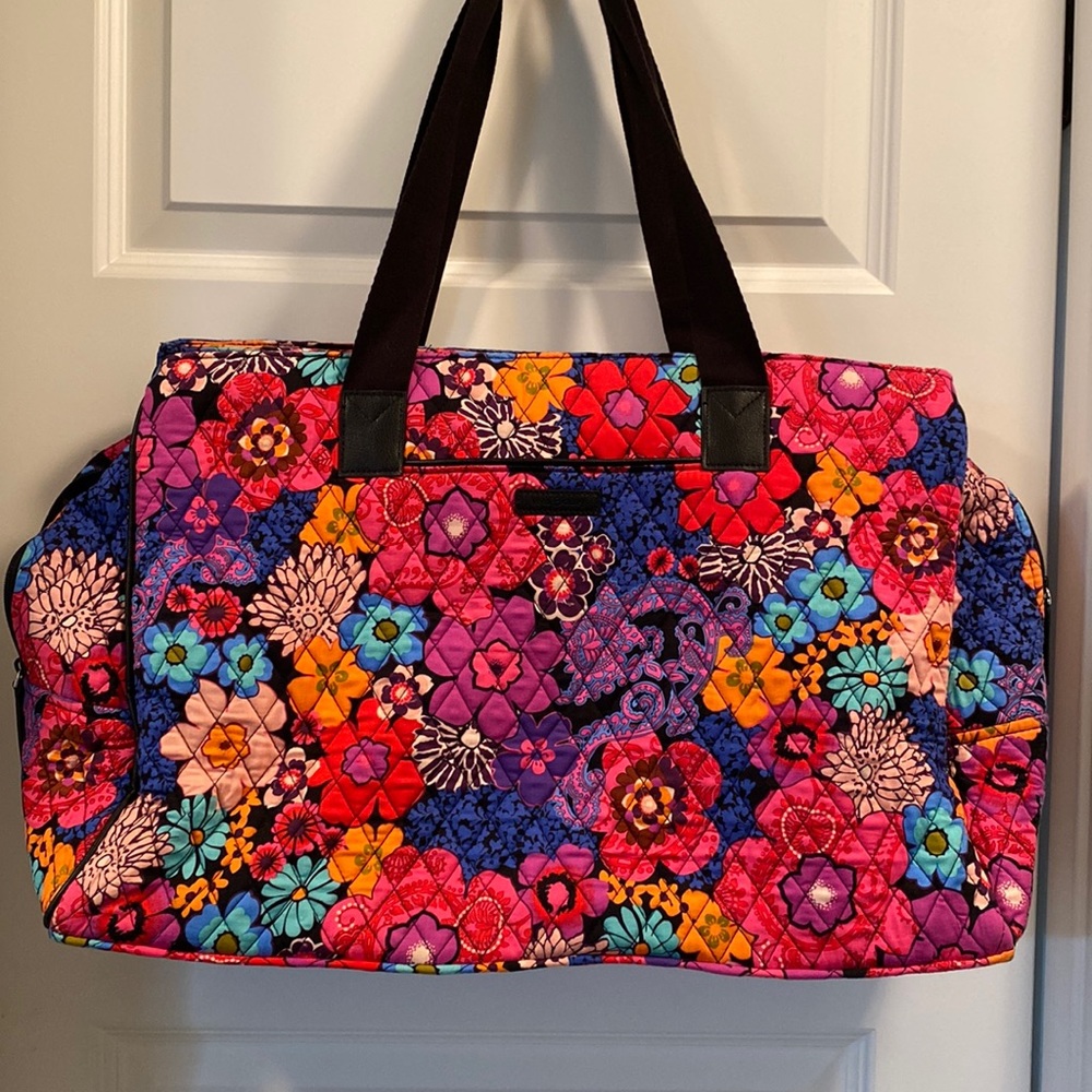 Vera Bradley large weekender travel bag. Nonsmoking home, never used.